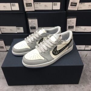 Jordan 1 Retro Low Dior